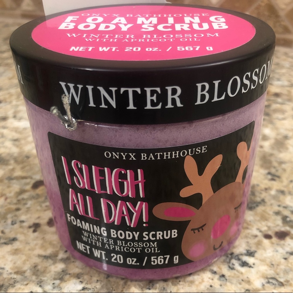 Onyx Foaming Scrub
